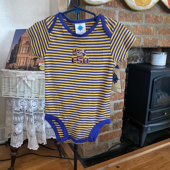 NWT CREATIVE KNITWEAR LSU TIGER ONESIE SIZE 6-9 months - Picture 10 of 16